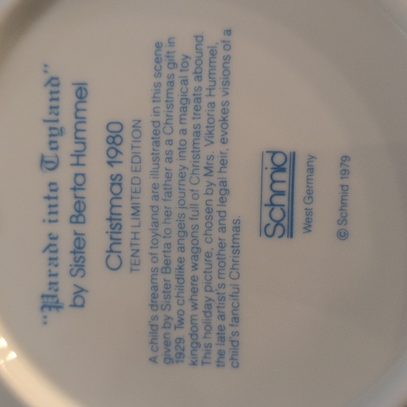 Vintage Christmas 1980 "Parade into Toyland" Collector's Plate - Picture 4 of 5